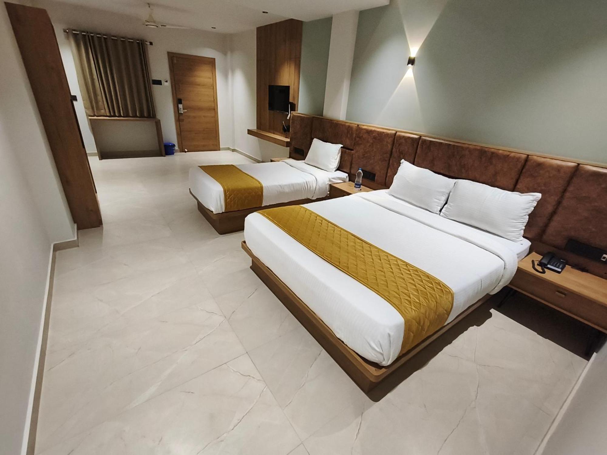 Hotel Beverly Plaza 科泽科德 外观 照片